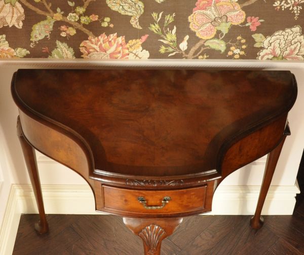 ロイドテーブル　アンティーク家具　英国のアンティーク家具、優雅なかたちの引き出し付コンソールテーブル。天板はピカピカにお直ししました。(k-1301-f)