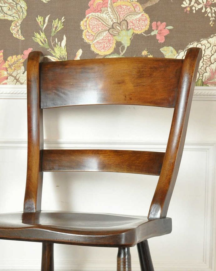 キッチンチェア　アンティーク チェア　オシャレな英国アンティークの椅子、コーディネートしやすいキッチンチェア。どれもキレイに仕上げています。(k-1302-c)