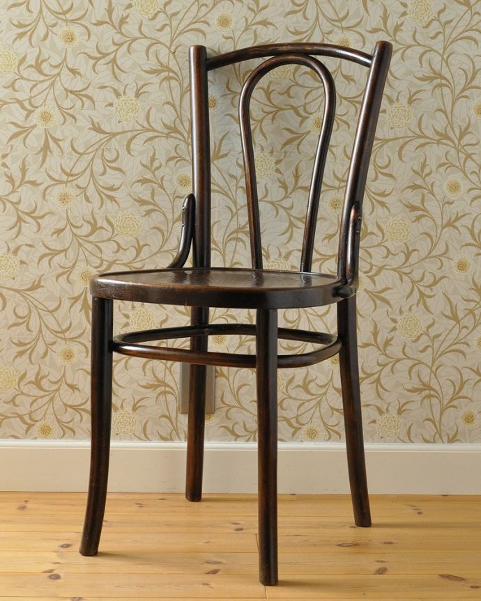 ベントウッドチェア　アンティーク チェア　英国のカフェで使われる椅子、曲げ木がキレイなベントウッドチェア。リビングやキッチンのイスにオススメです。(k-1309-c)