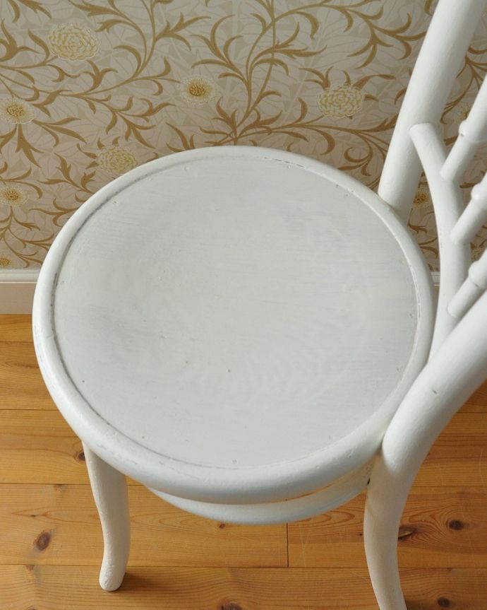 ベントウッドチェア　アンティーク チェア　英国アンティークのペイントの椅子、アンティークベントウッドチェア。ベントウッドチェアの特徴は、座面にもあります。(k-1312-c)