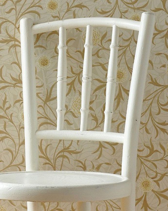 ベントウッドチェア　アンティーク チェア　英国アンティークのペイントの椅子、アンティークベントウッドチェア。ホワイトペイントと美しい曲線で女性らしい優しい雰囲気のチェアです。(k-1312-c)
