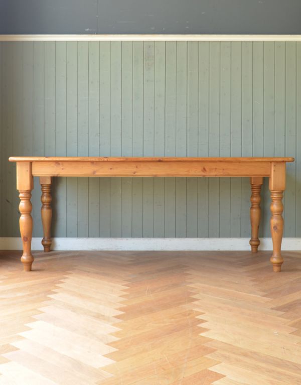 アンティークのテーブル　アンティーク家具　イギリスのナチュラルなアンティーク家具、４〜６人掛けのダイニングテーブル。頑丈な造りのテーブルなので末永くお使い頂けます。(k-1319-f)