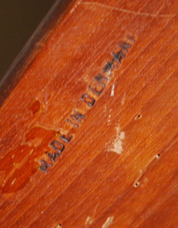 アンティーク フレーム付きミラー　アンティーク雑貨　イギリスで見つけたアンティーク雑貨、ウッドフレームのアンティークミラー（鏡）。調印が残っていました。(k-1328-z)