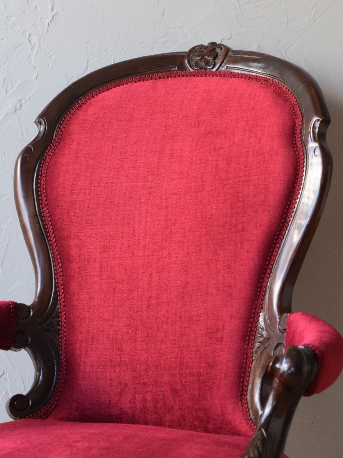 イギリスから届いたアンティークの椅子、マホガニー材の美しい