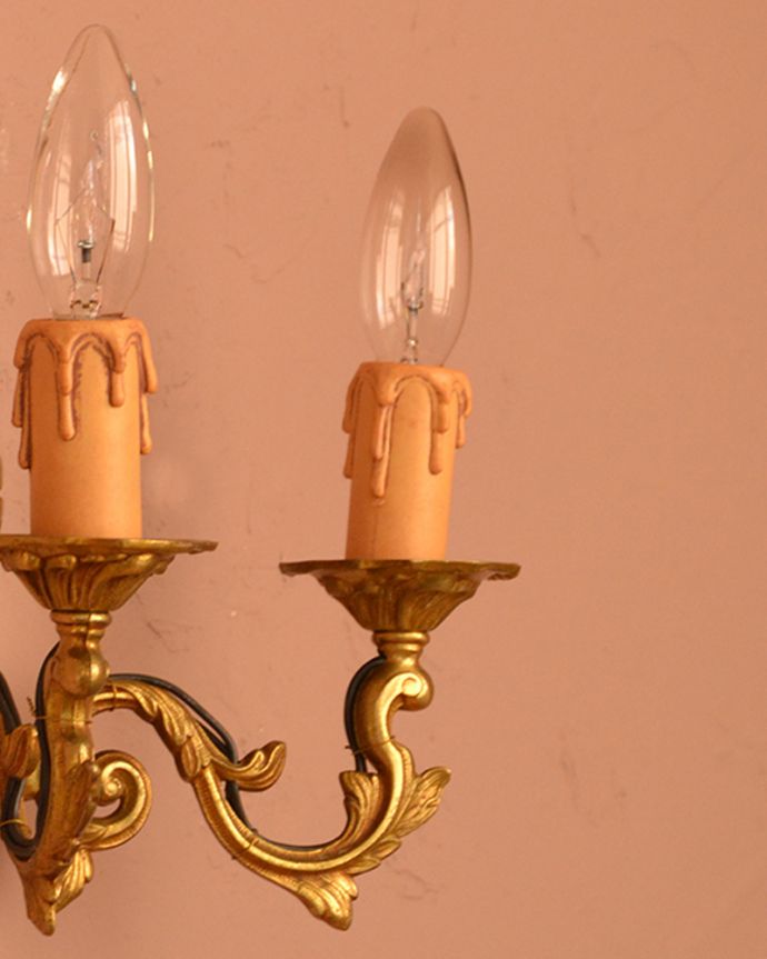 フランスのアンティーク壁付け照明、２灯タイプのウォールランプ（シャンデリア球付き）