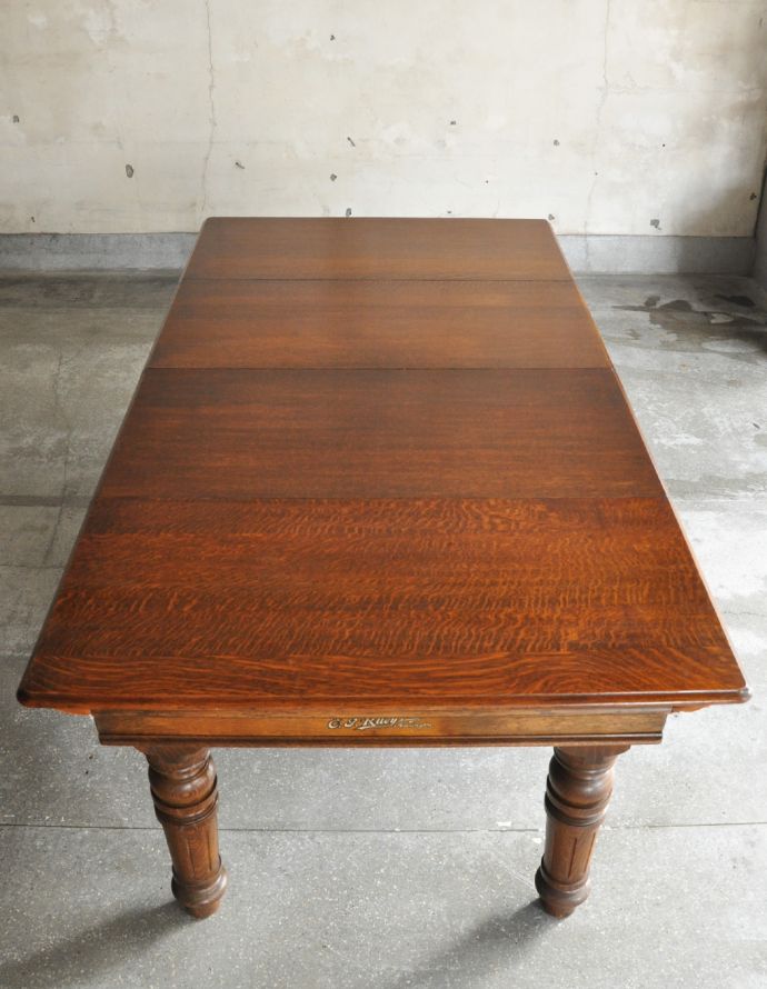 ロイドテーブル　アンティーク家具　ビリヤードで遊べちゃう、めずらしいアンティークのテーブル。しっかりと木目が出ているので、木の質感を存分に楽しむことが出来ます。(k-1347-f)