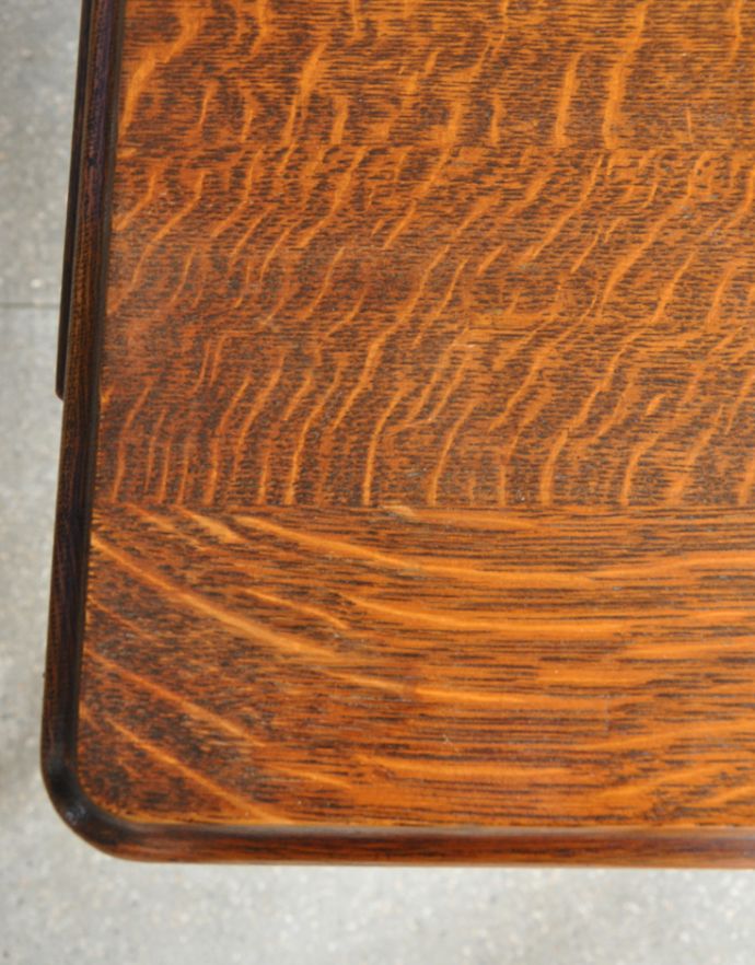 ロイドテーブル　アンティーク家具　ビリヤードで遊べちゃう、めずらしいアンティークのテーブル。ゲームテーブルに合わせて、角は丸く仕上がっています。(k-1347-f)