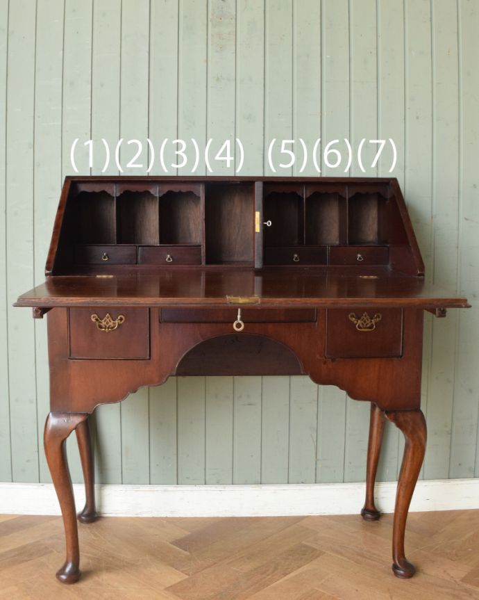 ビューロー　アンティーク家具　上品で美しいマホガニー材の大人のデスク、英国のアンティークライティングビューロー。パソコンデスクとしても活躍してくれます。(k-1348-f)