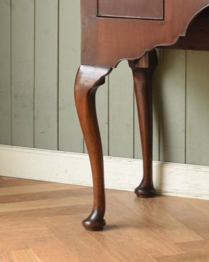 ビューロー　アンティーク家具　上品で美しいマホガニー材の大人のデスク、英国のアンティークライティングビューロー。しっかりとした安定感があります。(k-1348-f)