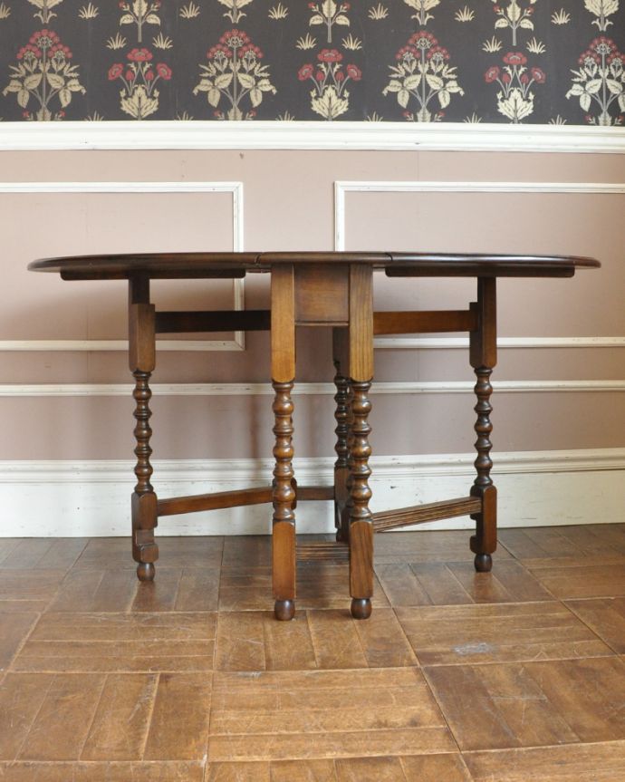アンティークのテーブル　アンティーク家具　素敵なアンティーク家具、ボビンレッグが上品なゲートレッグテーブル（伸張式テーブル）。脚の中央部分だけねじれた脚になっています。(k-1391-f)