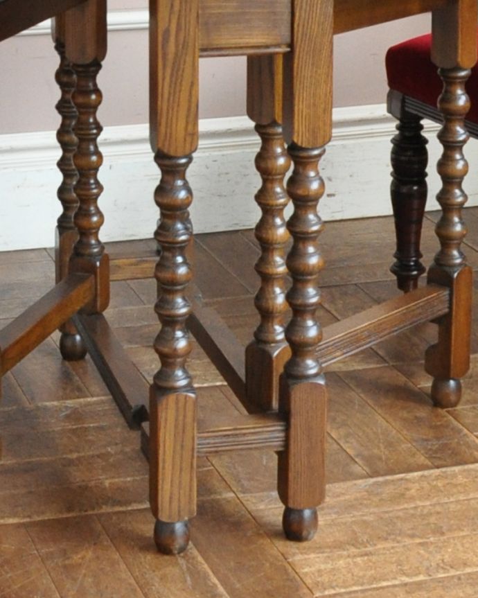 アンティークのテーブル　アンティーク家具　素敵なアンティーク家具、ボビンレッグが上品なゲートレッグテーブル（伸張式テーブル）。丸い足先が可愛いです。(k-1391-f)