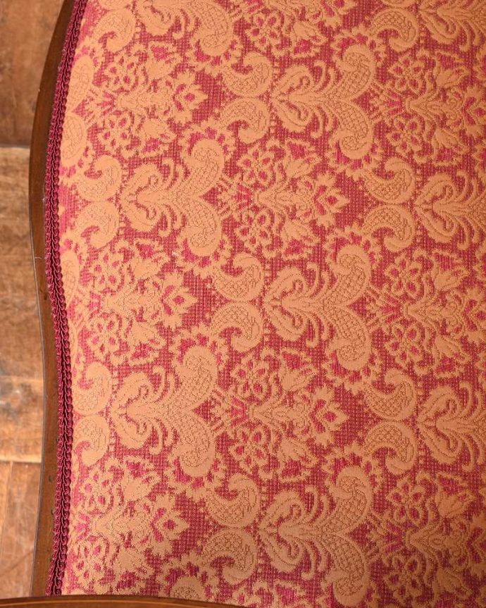 セティ・ソファ・ベンチ　アンティーク チェア　イギリスの優雅なアンティークチェア、1900年代の背もたれの美しいセティ。生地のセレクトもこだわりました優雅なセティの雰囲気そのままに、一番似合う貼り座をじっくり選びました。(k-1408-c)