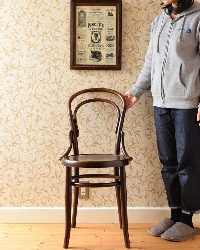 ダイニングチェア　アンティーク チェア　ダブルループの英国輸入椅子、背もたれが美しいアンティークベントウッドチェア。一本の木をぐにゅっと曲げたベントウッドチェア背もたれのデザインが特長のベントウッドチェア。(k-1417-c)