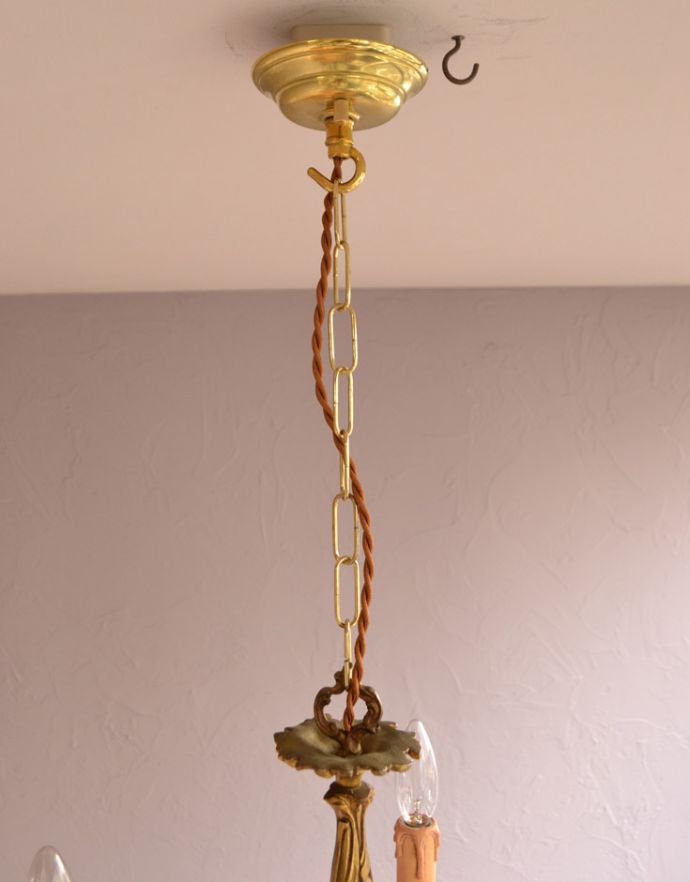 シャンデリア　照明・ライティング　フランスのアンティーク照明（3灯）、高級感溢れる真鍮製シャンデリア（Ｅ17シャンデリア球付）。真鍮のカバー付きです。(k-1442-z)