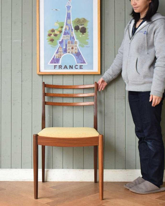 ダイニングチェア　アンティーク チェア　シンプルで男性にもオススメ、Gプランのビンテージダイニングチェア。スッキリとカッコいい北欧スタイルの椅子ミッドセンチュリーに作られた北欧デザインの椅子は新しさと懐かしさ、両方を感じさせてくれます。(k-1452-c)