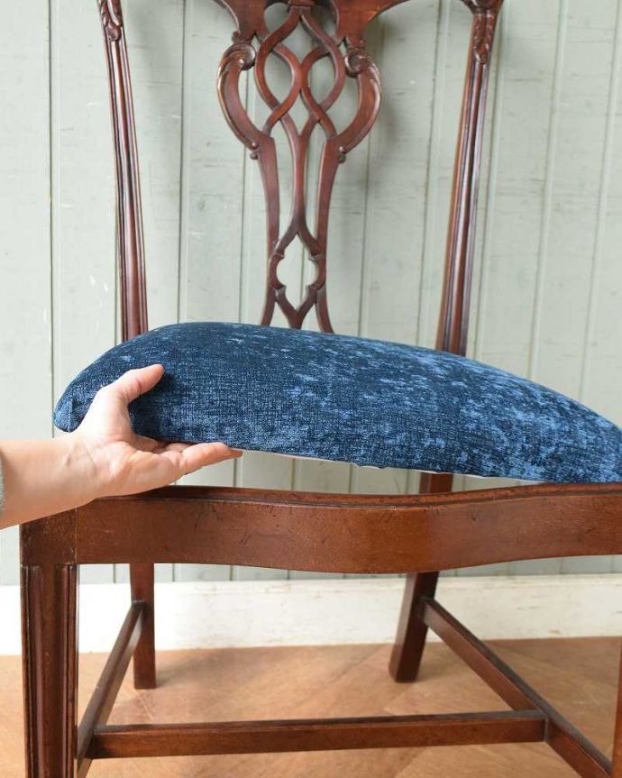 サロンチェア　アンティーク チェア　美しい背もたれが魅力なチッペンデールチェア、イギリス輸入のアンティーク椅子。取り外しできます。(k-1462-c)