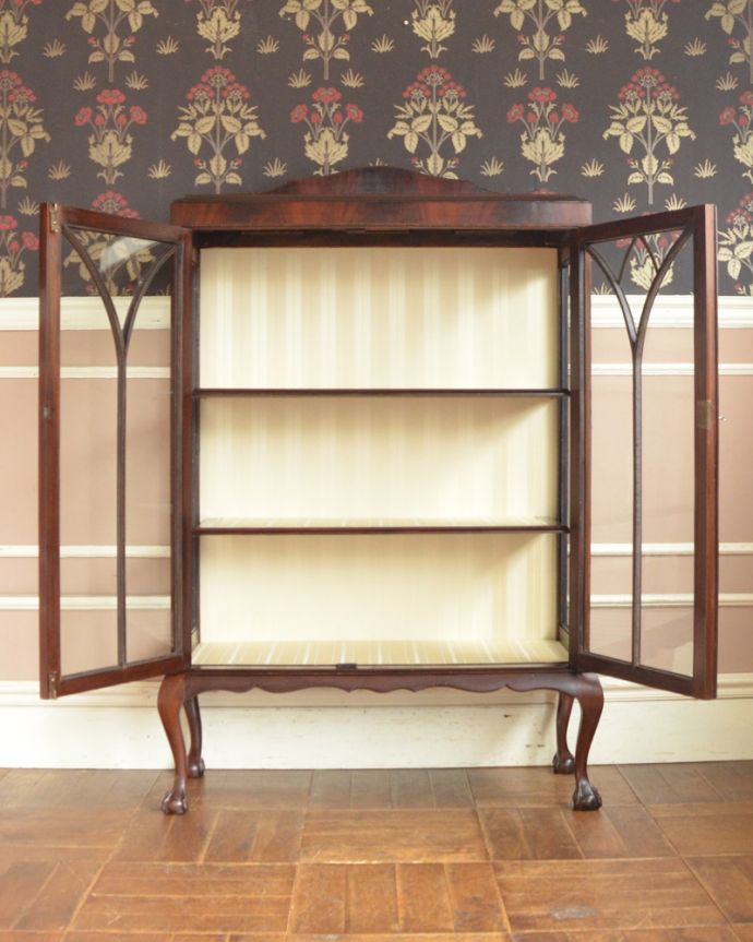 アンティークのキャビネット　アンティーク家具　英国アンティーク家具のショーケース、マホガニー材のガラスキャビネット（飾り棚）。３段あります。(k-1473-f)