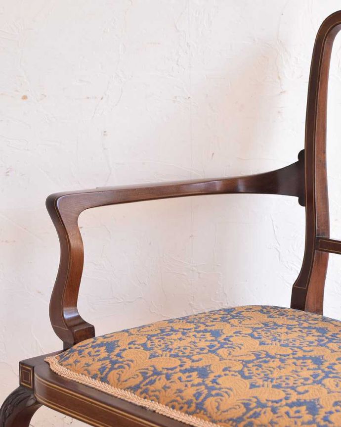 セティ・ソファ・ベンチ　アンティーク チェア　象嵌も装飾も施された究極に美しいアンティークの椅子、英国うまれのセティ。デザインされたアーム部分肘を掛けれるようにデザインされたアームの形まで優雅なんです。(k-1475-c)
