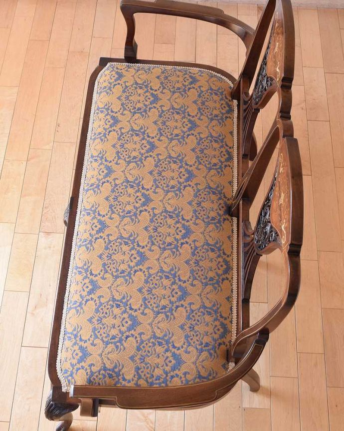 セティ・ソファ・ベンチ　アンティーク チェア　象嵌も装飾も施された究極に美しいアンティークの椅子、英国うまれのセティ。新しい生地で張り替えました修復の際、一度、古い生地を剥がして木製部分を組みなおしし、強度を持たせてから新しい生地で張り替えました。(k-1475-c)