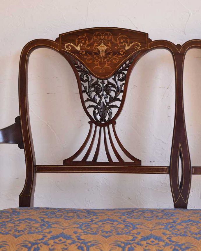 セティ・ソファ・ベンチ　アンティーク チェア　象嵌も装飾も施された究極に美しいアンティークの椅子、英国うまれのセティ。どこを切り取っても美しいシルエットアンティークの椅子らしい高級感が溢れるフォルム。(k-1475-c)