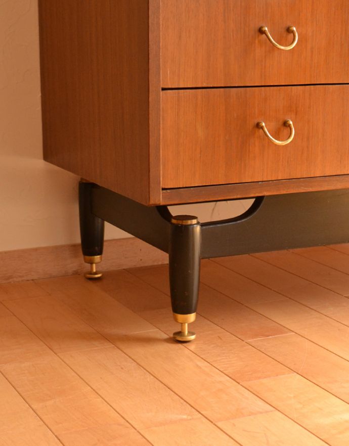 G-PLAN(Gプラン)　アンティーク家具　Ｇプランのヴィンテージ家具、北欧スタイルのカップボードチェスト（トラー＆ブラック）。きちんと支えます。(k-1485-f)