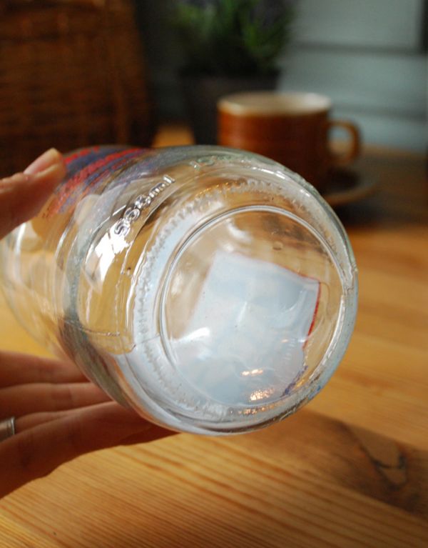 アンティーク ガラスボトル　アンティーク雑貨　イラスト入りで可愛いイギリスの牛乳ビン、アンティークガラスボトル（kellogg's FROSTIES）。アンティークのため、多少の欠け・傷がある場合がありますが、使用上問題はありませんので、ご了承下さい。(k-1486-z)
