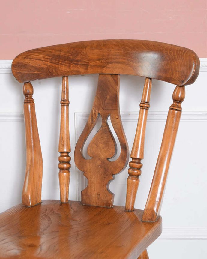 英国で見つけた背もたれの装飾がお洒落なフィドルバックのアンティークキッチンチェア(k-1497-c)｜アンティークチェア・椅子