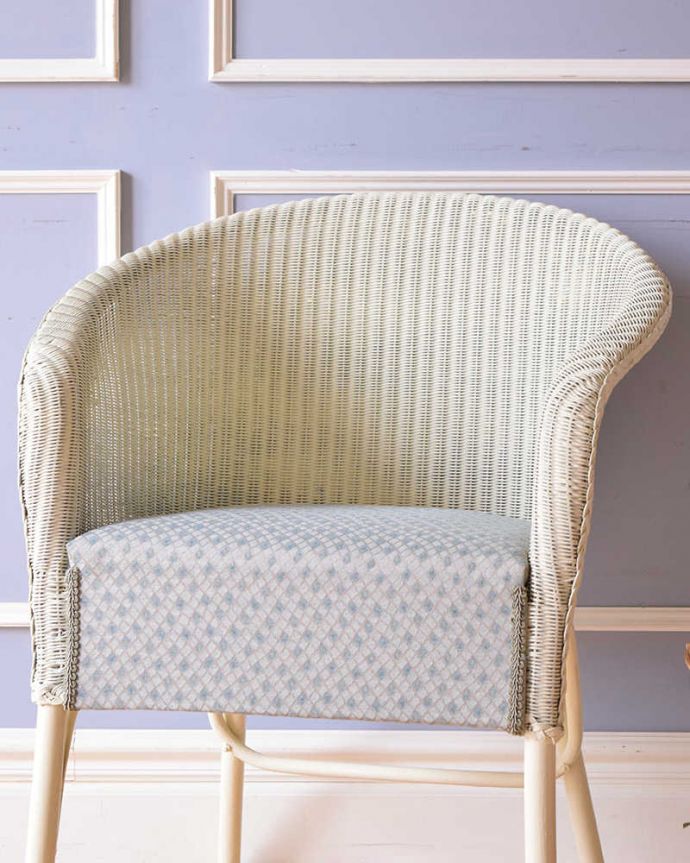 ロイドルーム　アンティーク チェア　イギリスから届いたアンティーク椅子、クッション付きのロイドルームチェア 。アンティークとして使える頑丈さが魅力です可愛い編み目模様もロイドルームの魅力の一つ。(k-1509-c)