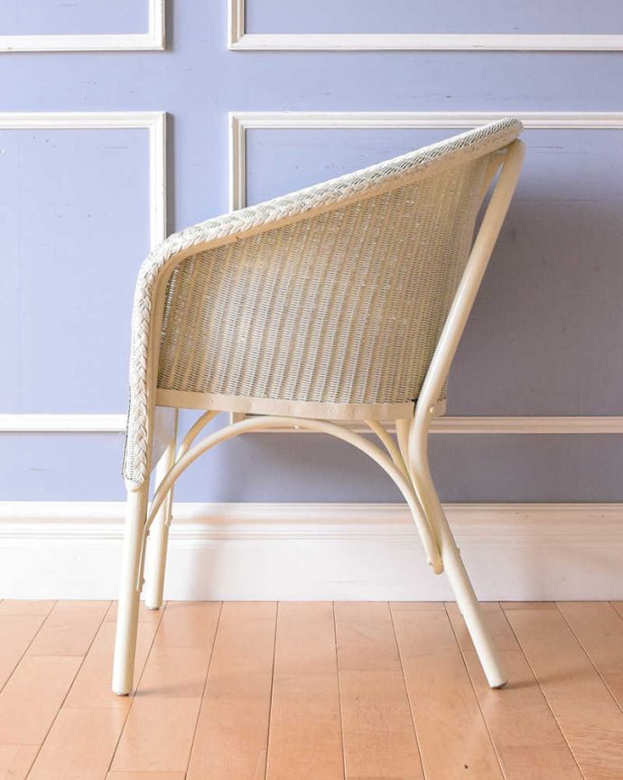 ロイドルーム　アンティーク チェア　イギリスから届いたアンティーク椅子、クッション付きのロイドルームチェア 。横から見るとこんな感じです背もたれがゆるやかにカーブしているので、深く腰掛けるとよりリラックスできます。(k-1509-c)