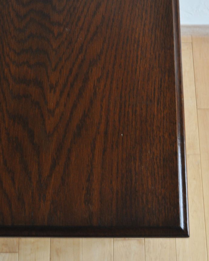 ロイドテーブル　アンティーク家具　ファンにはたまらない！SINGERのミシン台、アイアン脚がオシャレなアンティークパブテーブル。余分なものがない、シンプルな設計です。(k-1523-f)