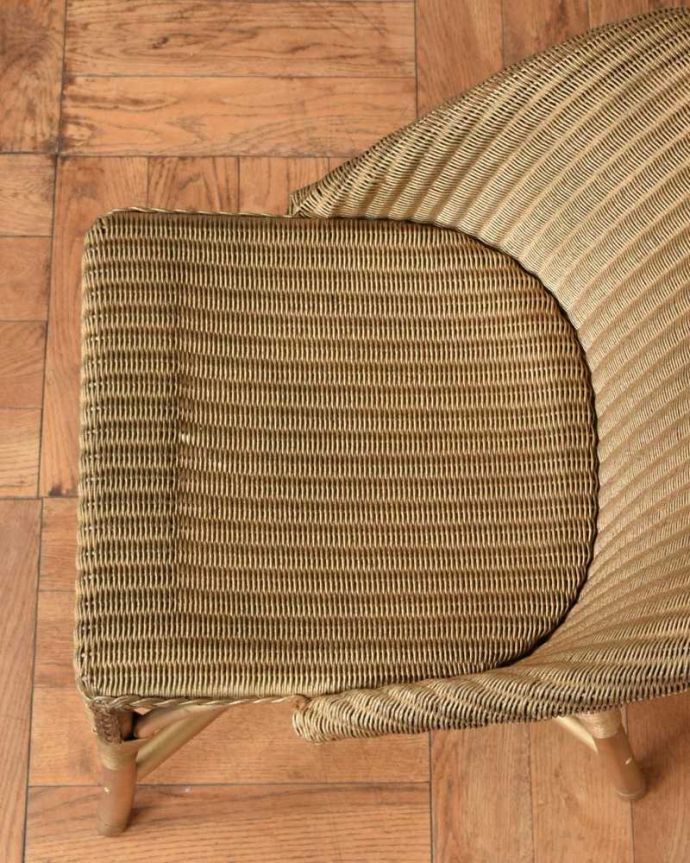 ロイドルーム　アンティーク チェア　アンティークの英国椅子、ダイニングでも使いやすいロイドルームチェア。しっかり編み込まれているので座り心地抜群です座面は広々していて、キレイにペイントされています。(k-1527-c)