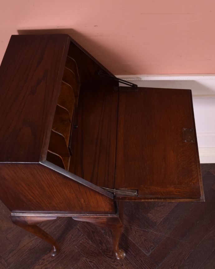 ビューロー　アンティーク家具　スリムサイズのビューロー（デスク）、オーク材のアンティーク家具。天板もピカピカにお直ししました。(k-1528-f)