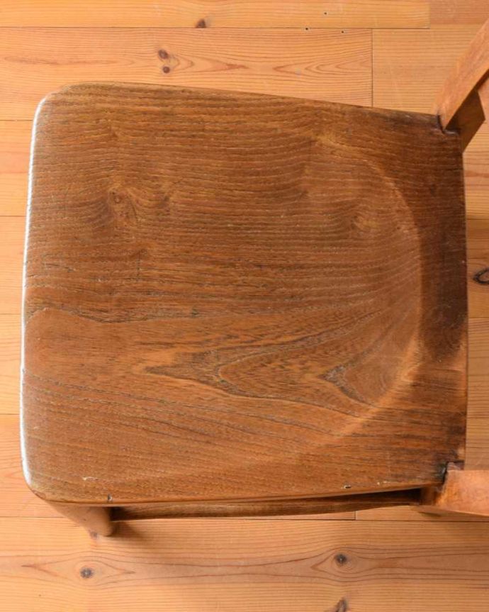 チャーチチェア　アンティーク チェア　教会で使われていたアンティーク椅子、聖書BOX付きのチャーチチェア。座面に隠されたヒミツ日曜礼拝で長時間座っていても疲れないように、お尻と太もも部分に彫が入っているんです。(k-1543-c)