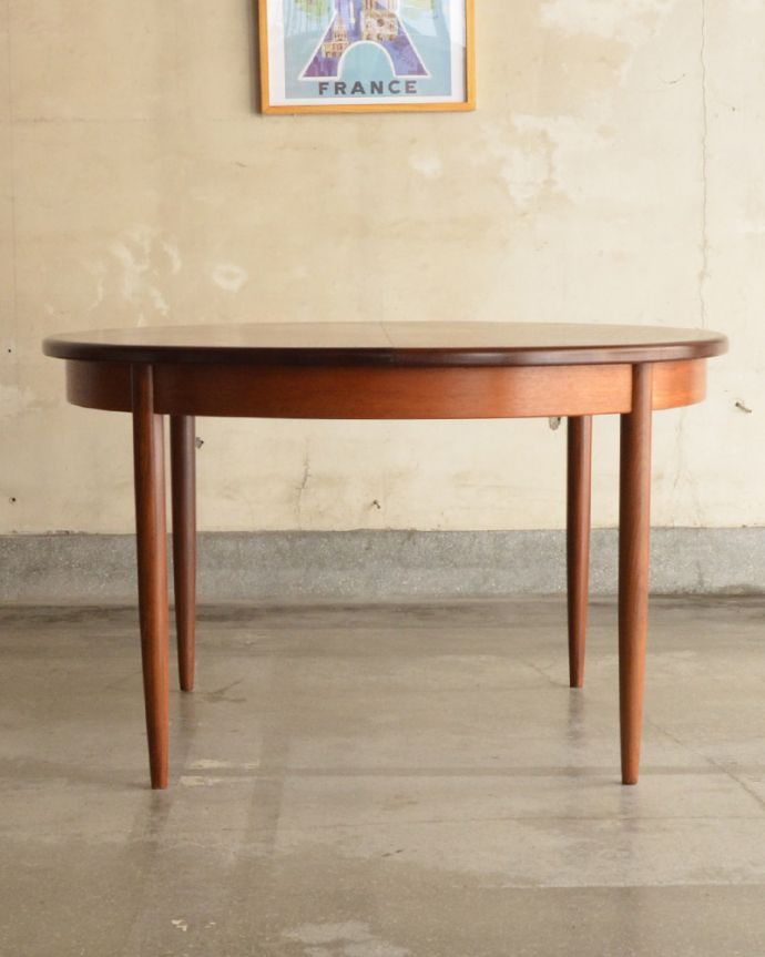 ロイドテーブル　アンティーク家具　北欧テイストのフレスコシリーズ、伸張式のG-planのダイニングテーブル。閉じたときです。(k-1548-f)