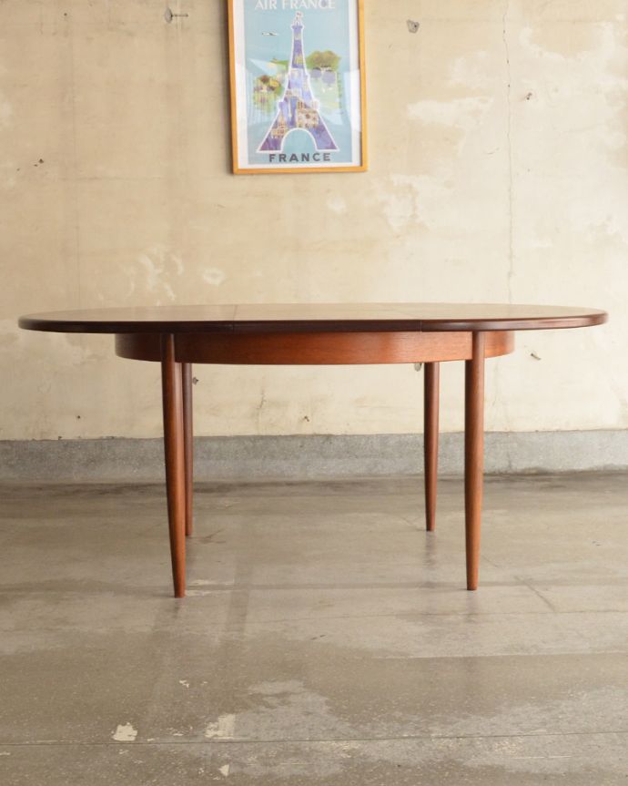 ロイドテーブル　アンティーク家具　北欧テイストのフレスコシリーズ、伸張式のG-planのダイニングテーブル。広げるとこ〜んなに広くなります！急な来客があっても、このテーブルがあれば安心！４〜６人で使えます。(k-1548-f)