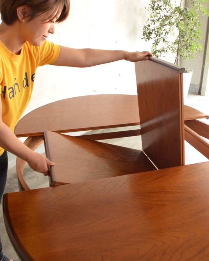ロイドテーブル　アンティーク家具　北欧テイストのフレスコシリーズ、伸張式のG-planのダイニングテーブル。広げるのは簡単です。(k-1548-f)