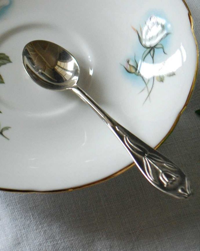 アンティーク 真鍮の雑貨　アンティーク雑貨　英国の銀食器、アンティークシルバーカトラリーのティースプーンセット。アンティークシルバーの上品な輝きをお楽しみ下さい。(k-1553-z)