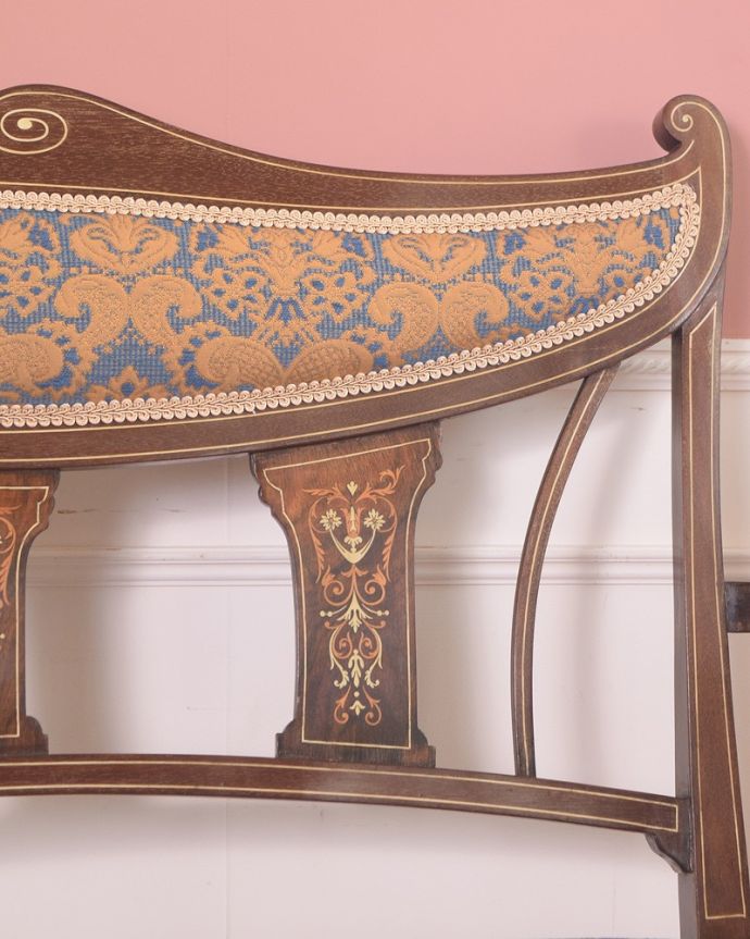 セティ・ソファ・ベンチ　アンティーク チェア　芸術的な象嵌の細工の模様にうっとり･･･アンティークだから手に入る椅子セティ。どこを切り取っても美しいシルエットアンティークの椅子らしい高級感が溢れるフォルム。(k-1554-c)