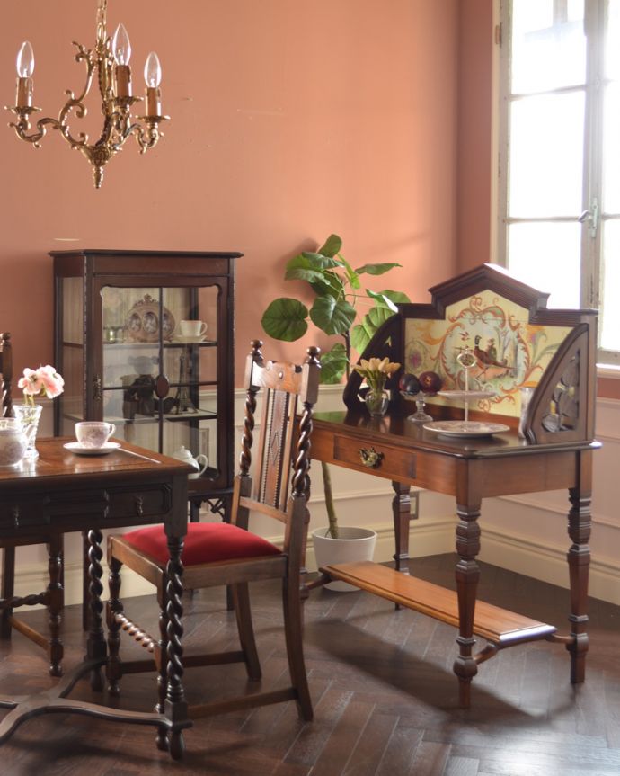 ウォッシュスタンド　アンティーク家具　タイルが美しいアンティークウォッシュスタンド（引き出し付き）、マホガニー材の英国家具。どこに置いても思わず目が行ってしまう美しいタイル。(k-1555-f)