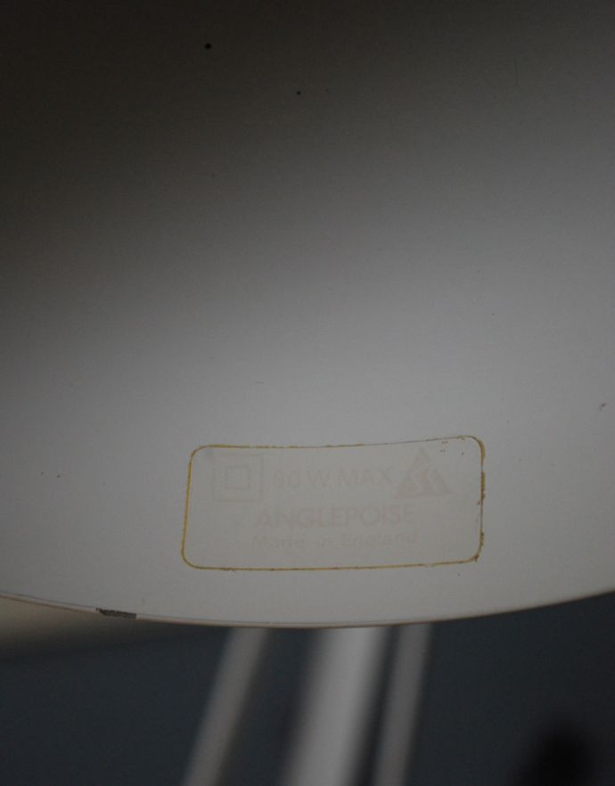 スタンドライト　照明・ライティング　アンティークのデスクランプAPEX90（ホワイト色のアングルポイズ）（Ｅ17シャンデリア球付）。黒いコンセントです。(k-1556-z)