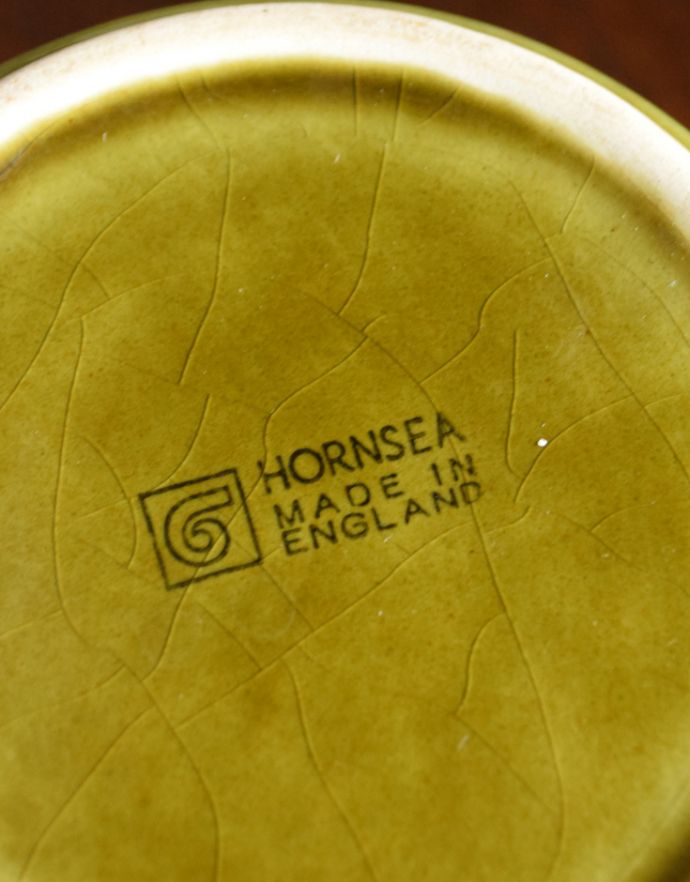 Hornsea（ホーンジー）　アンティーク雑貨　イギリスのアンティーク食器、ホーンジー社のカップ＆ソーサー（レイクランドグリーン）。メーカーのロゴがプリントされています。(k-1557-z)