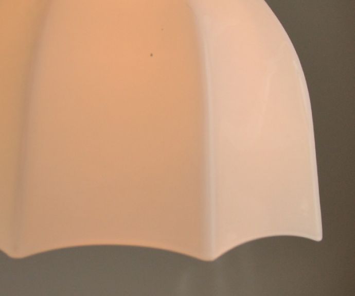 ペンダントライト　照明・ライティング　シンプルなバルーン型のアンティークペンダントライト（天井付け照明）（コード・シャンデリア球・ギャラリーなし））。シェードから漏れる光に癒されます。(k-1569-z)