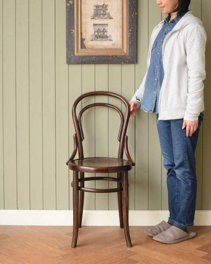 ベントウッドチェア　アンティーク チェア　座面の模様もお洒落なダブルループバックのベントウッドチェア、アンティークの英国輸入椅子 。一本の木をぐにゅっと曲げたベントウッドチェア背もたれのデザインが特長のベントウッドチェア。(k-1571-c)