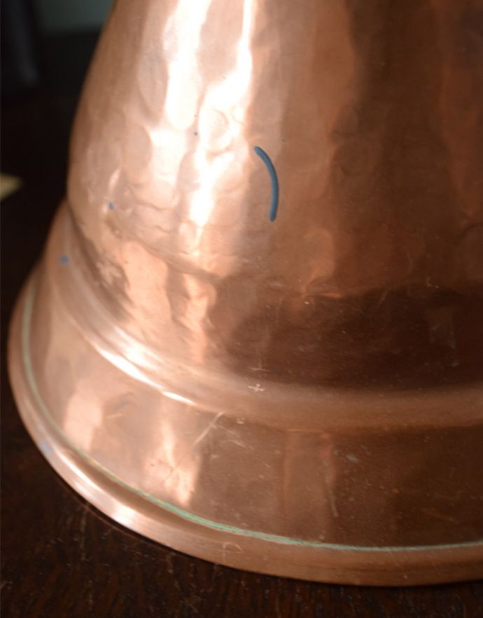 シルバーのテーブルウェア　アンティーク雑貨　英国のアンティーク雑貨、銅のジャグ。銅の美しい輝きがお部屋のアクセントになります。(k-1578-z)