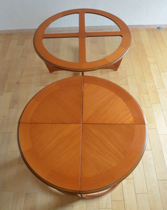 アンティークのテーブル　アンティーク家具　５つのテーブルがセットで届く！北欧スタイルのヴィンテージ家具、G-planのネストテーブル。並べて上から見てみると･･･Handleではアンティーク家具専門の職人が見えない場所にもこだわっています。(k-1589-f)