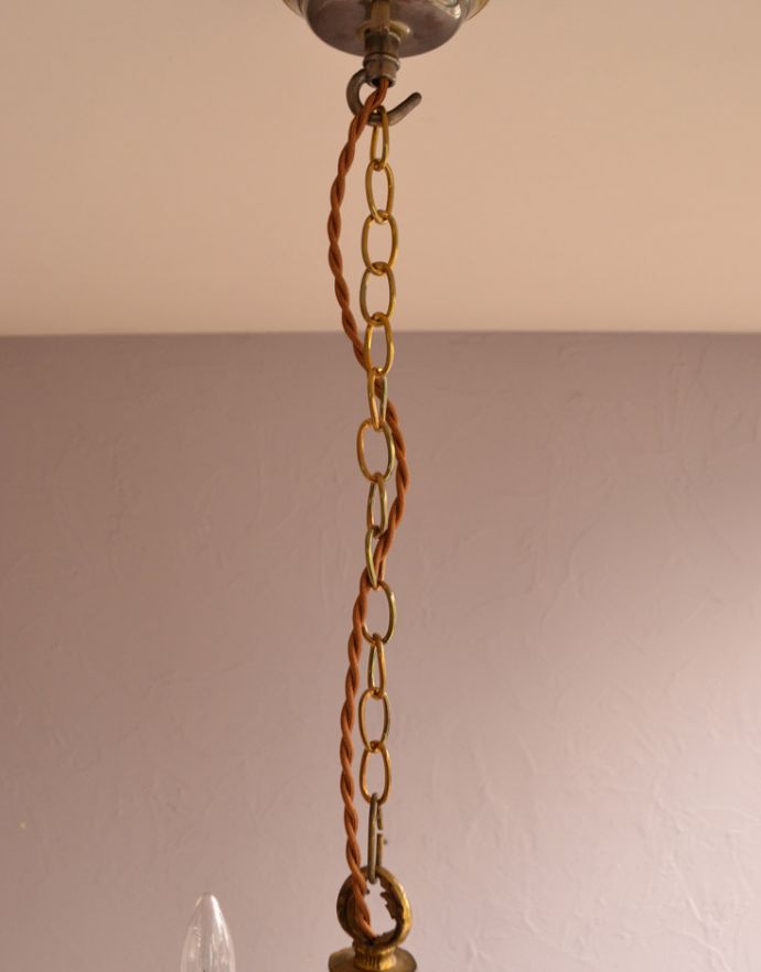シャンデリア　照明・ライティング　フランスのアンティークシャンデリア、真鍮製3灯タイプのシャンデリア（Ｅ17シャンデリア球付）。真鍮のカバー付きです。(k-1590-z)