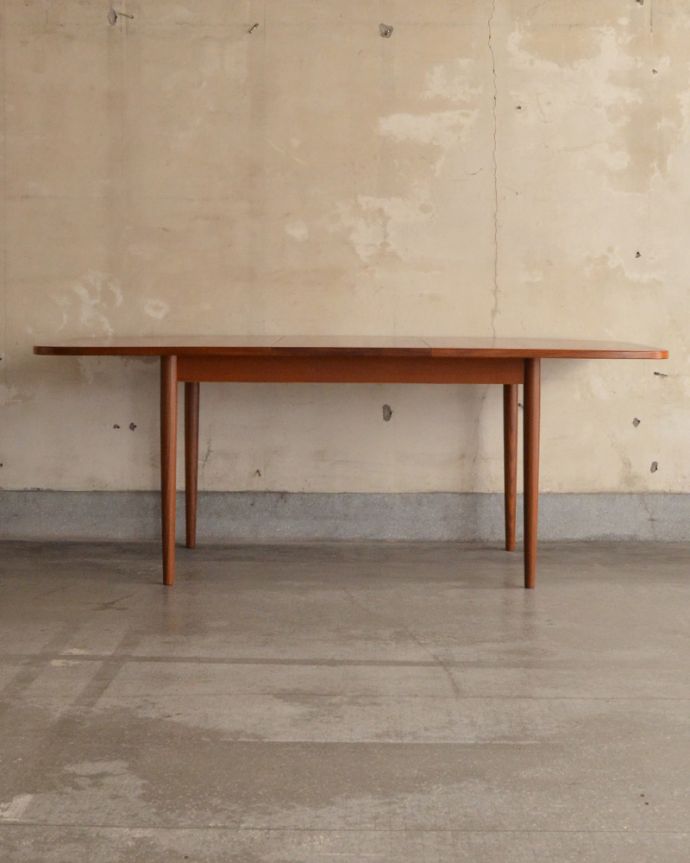 エクステンションテーブル　アンティーク家具　伸び縮みするダイニングテーブル、G-PLANのヴィンテージ家具。開いたときです。(k-1591-f)