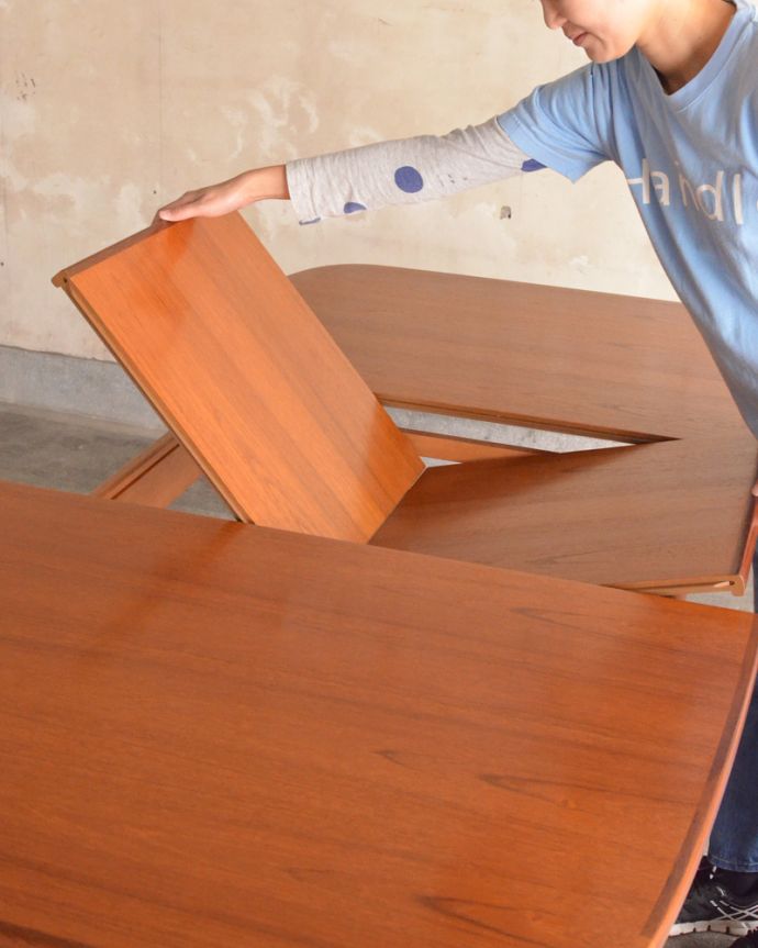 エクステンションテーブル　アンティーク家具　伸び縮みするダイニングテーブル、G-PLANのヴィンテージ家具。広げるのは簡単です。(k-1591-f)