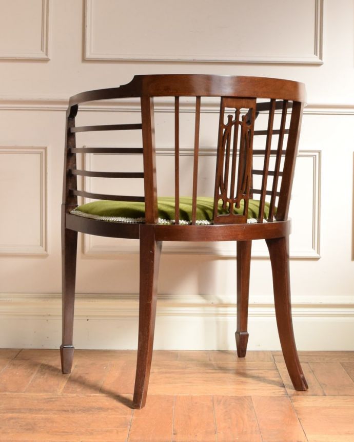 サロンチェア　アンティーク チェア　イギリスから届いた優雅なアンティークチェア、アールデコ様式の椅子。後ろ姿も上品です並べた時に後ろから見ることも多い椅子。(k-1592-c)