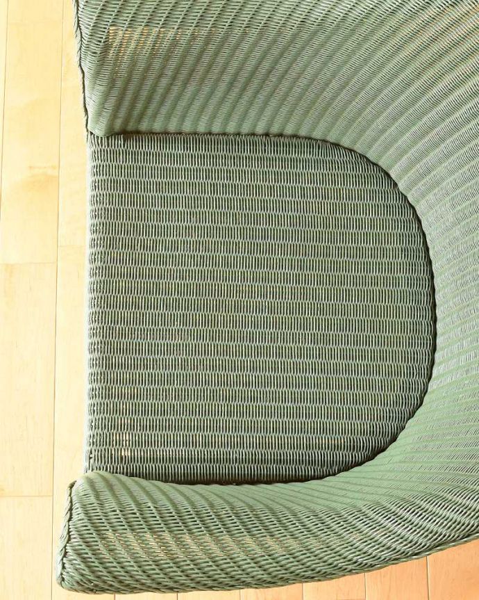 ロイドルーム　アンティーク チェア　紙とワイヤーで造り出されたアンティークの椅子、ゆったりと過ごせるロイドルームチェア 。しっかり編み込まれているので座り心地抜群です座面は広々していて、キレイにペイントされています。(k-1598-c)